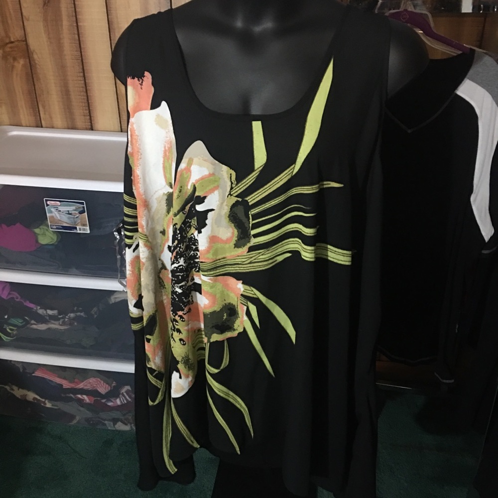Shark bite hem, tank sleeve top.